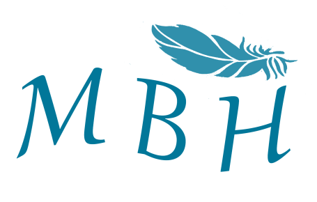 Logo von Mia Oppermann – Seniorenassistenz mit Herz, dargestellt durch eine blaue Feder und die Buchstaben M B H